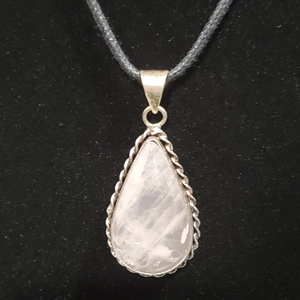GIFT IDEA Silver Wrapped Rose Quartz Pendant - Picture 1 of 3